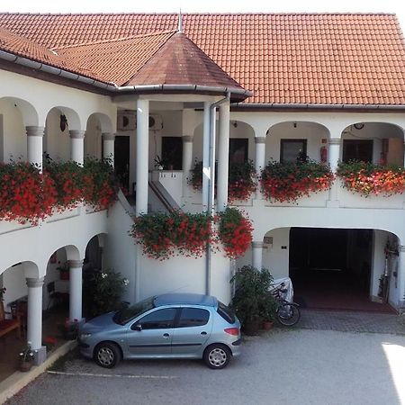 Bed and Breakfast Eden Panzio Эгер Экстерьер фото